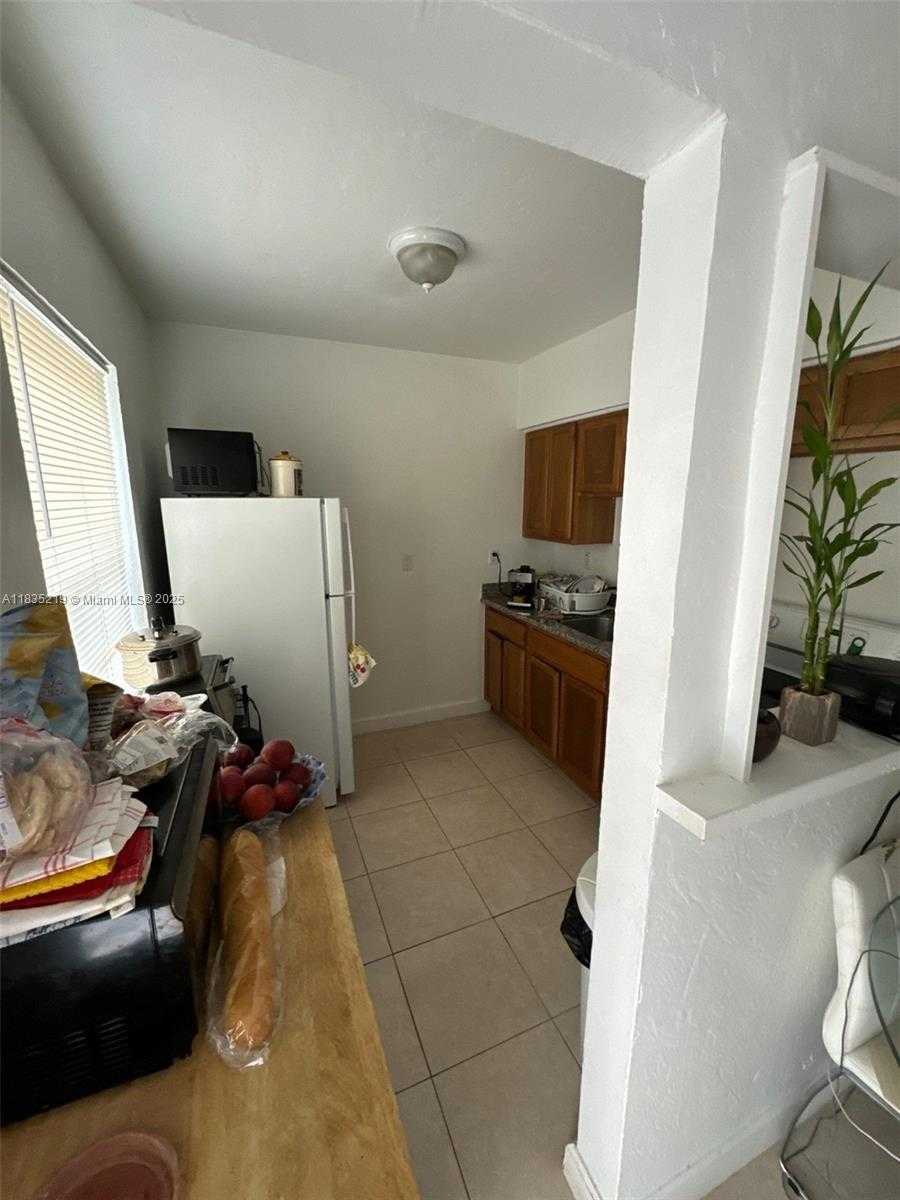 Small Image of 7905 CRESPI BLVD #3, Miami Beach Number 5