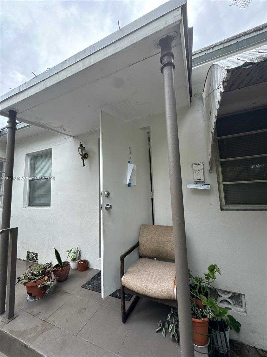 Small Image of 7905 CRESPI BLVD #3, Miami Beach Number 9