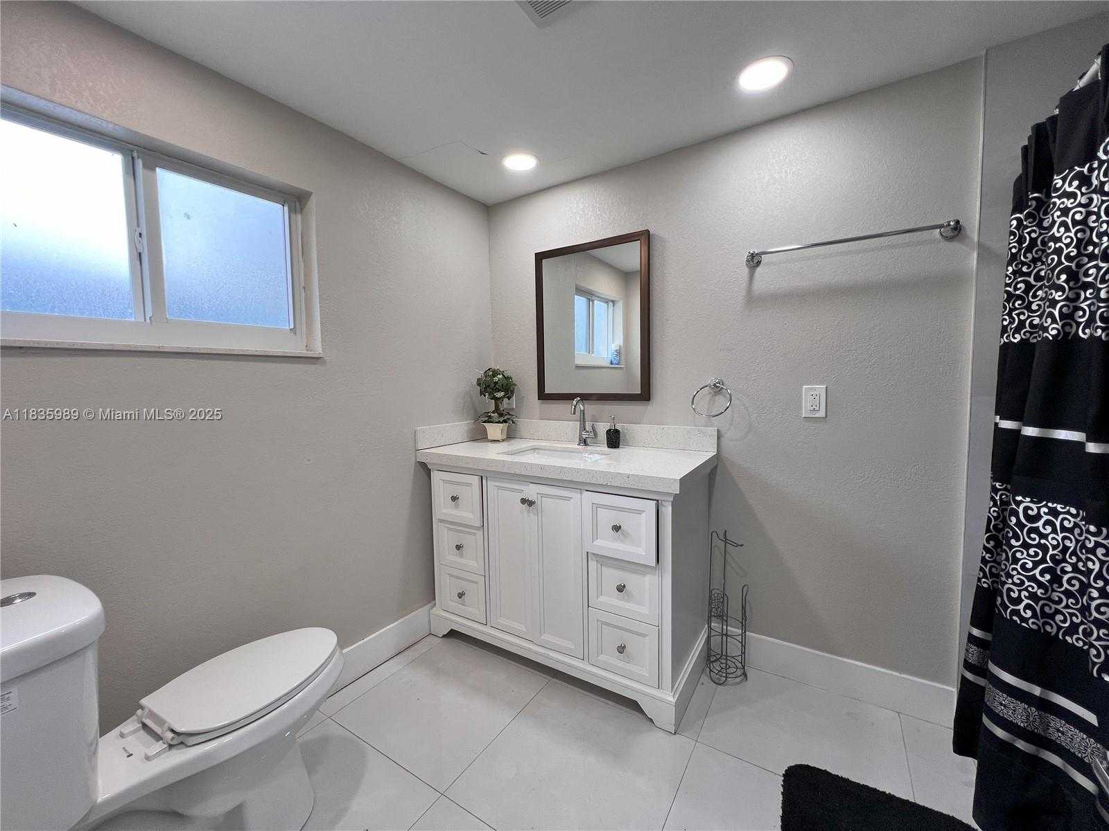 Small Image of 341 SOUTH 24TH AVE, Hollywood Number 13