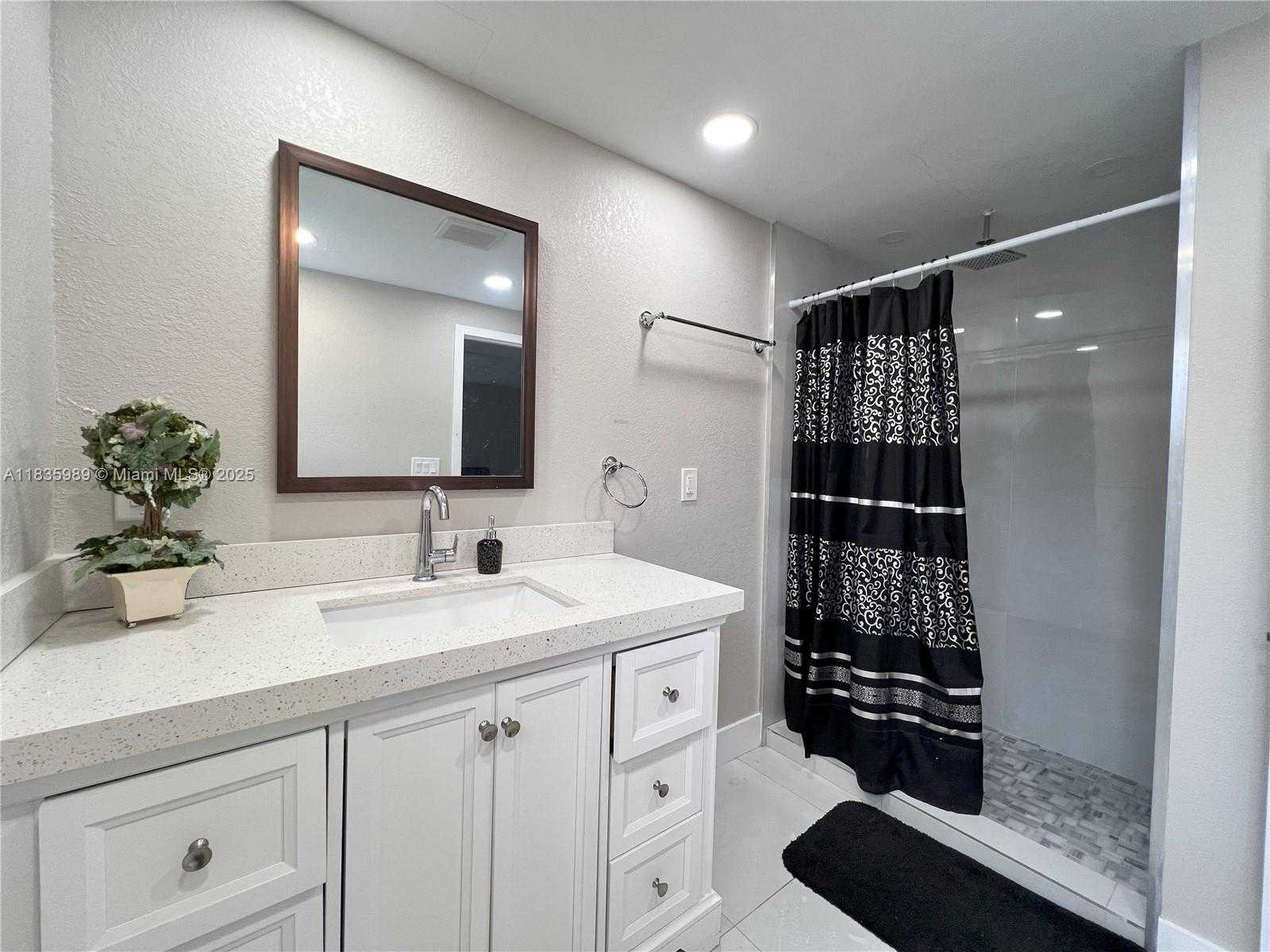 Small Image of 341 SOUTH 24TH AVE, Hollywood Number 14