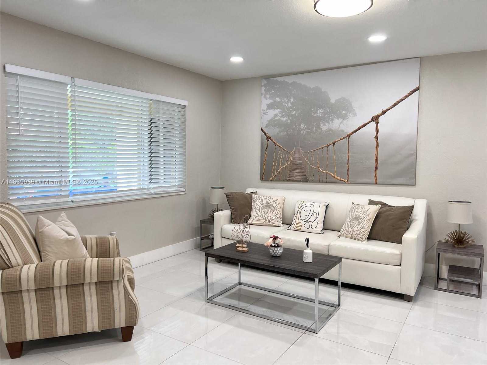 Small Image of 341 SOUTH 24TH AVE, Hollywood Number 3