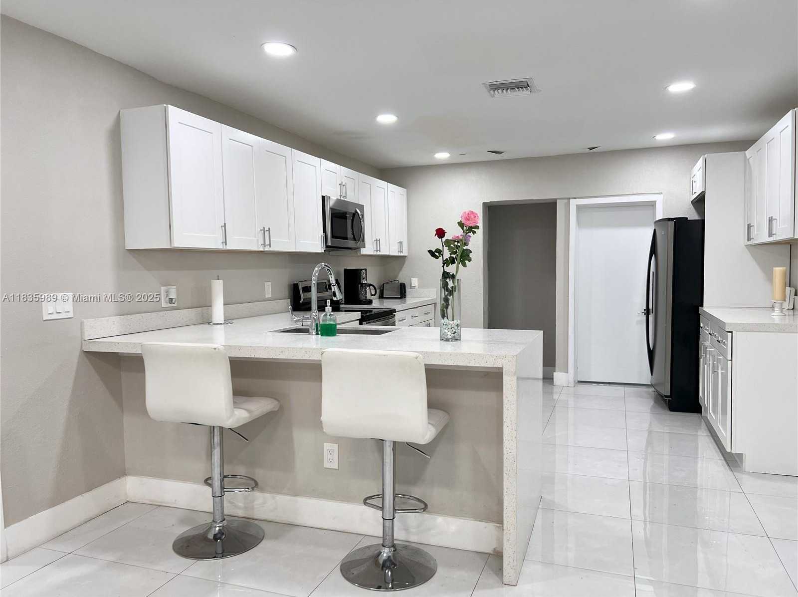 Small Image of 341 SOUTH 24TH AVE, Hollywood Number 5
