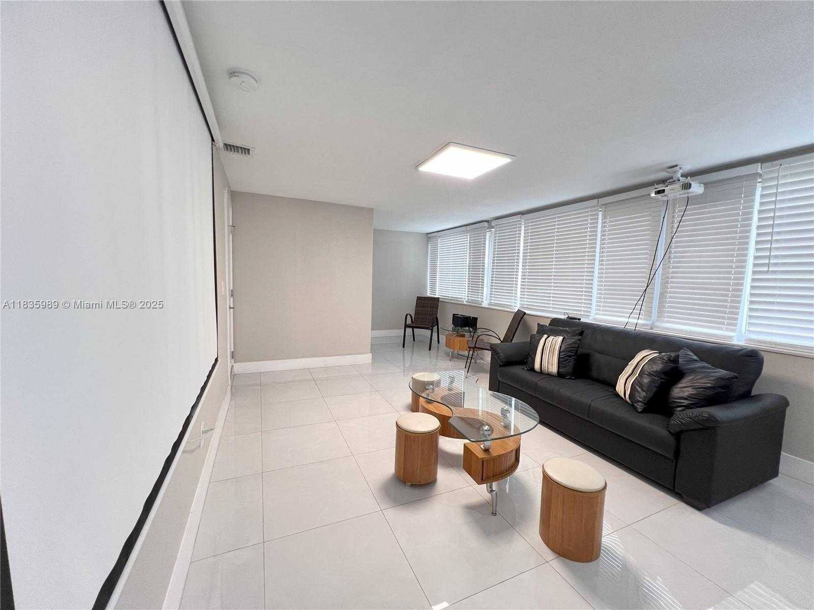 Small Image of 341 SOUTH 24TH AVE, Hollywood Number 7