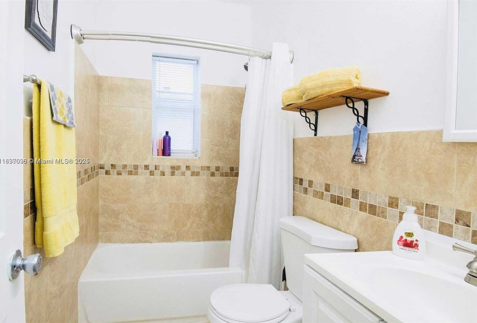 Small Image of 1236 NORTH EAST 109TH ST #3, Miami Number 18
