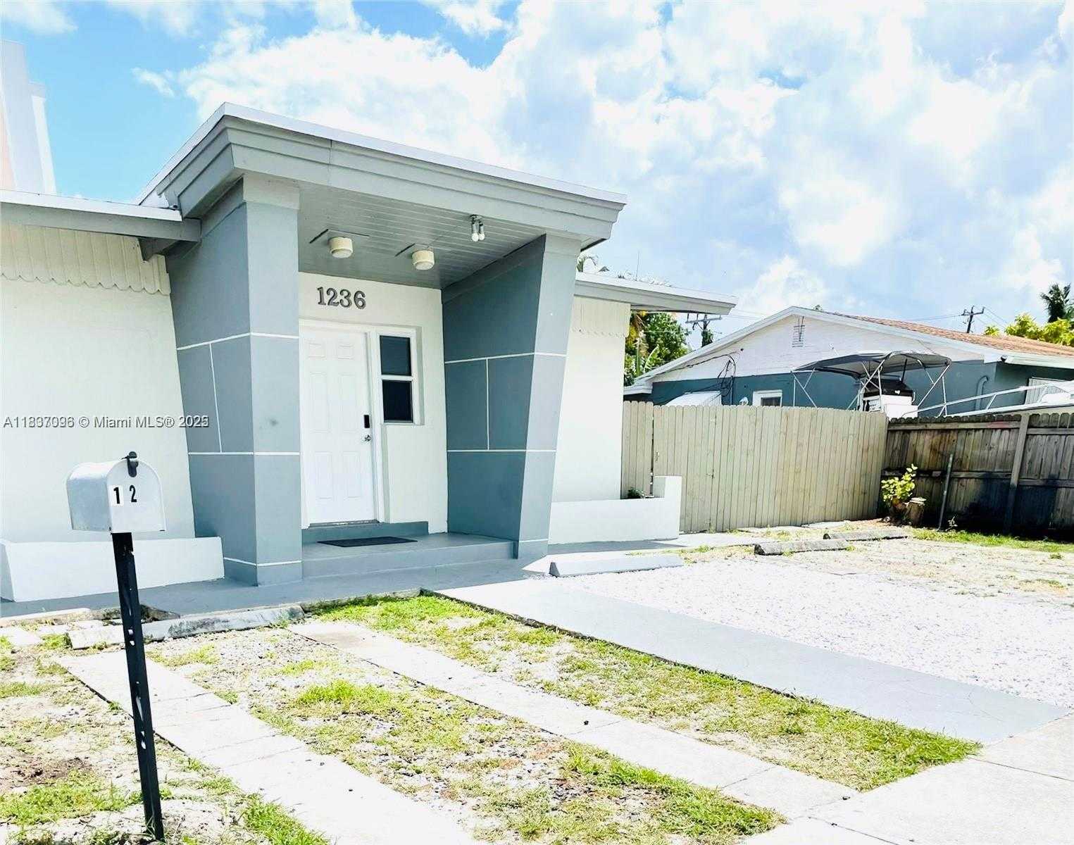 Small Image of 1236 NORTH EAST 109TH ST #3, Miami Number 27