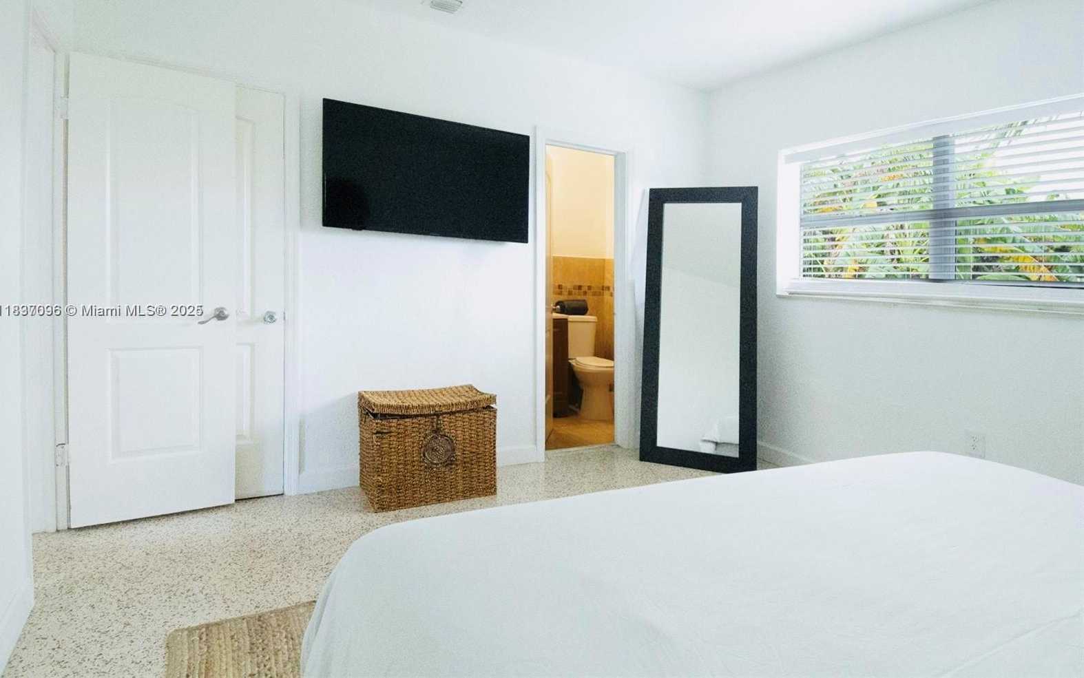 Small Image of 1236 NORTH EAST 109TH ST #3, Miami Number 29