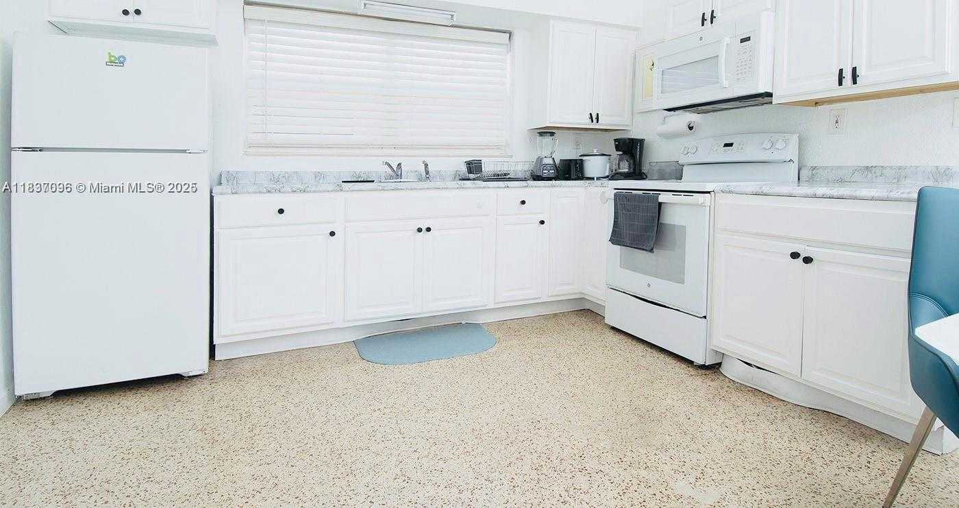 Small Image of 1236 NORTH EAST 109TH ST #3, Miami Number 31