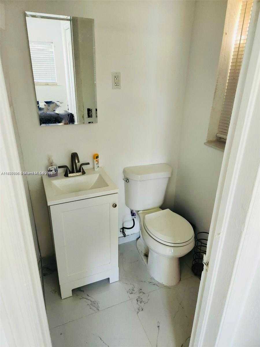 Small Image of 1236 NORTH EAST 109TH ST #3, Miami Number 39