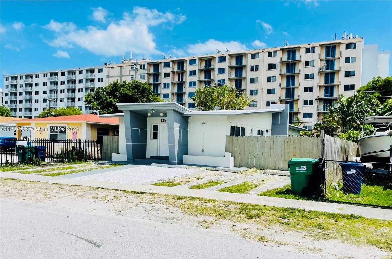 Small Image of 1236 NORTH EAST 109TH ST #3, Miami Number 41