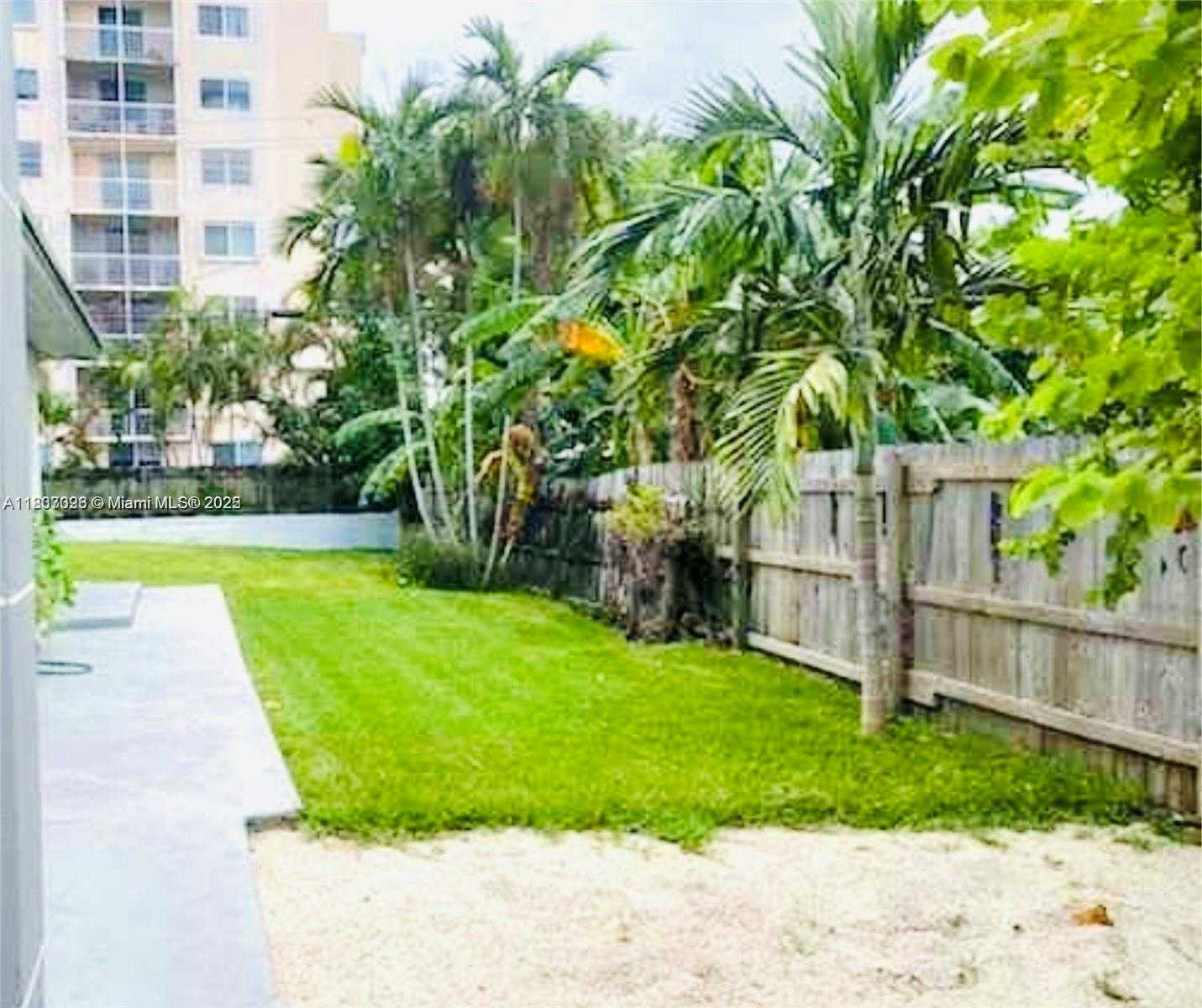 Small Image of 1236 NORTH EAST 109TH ST #3, Miami Number 8