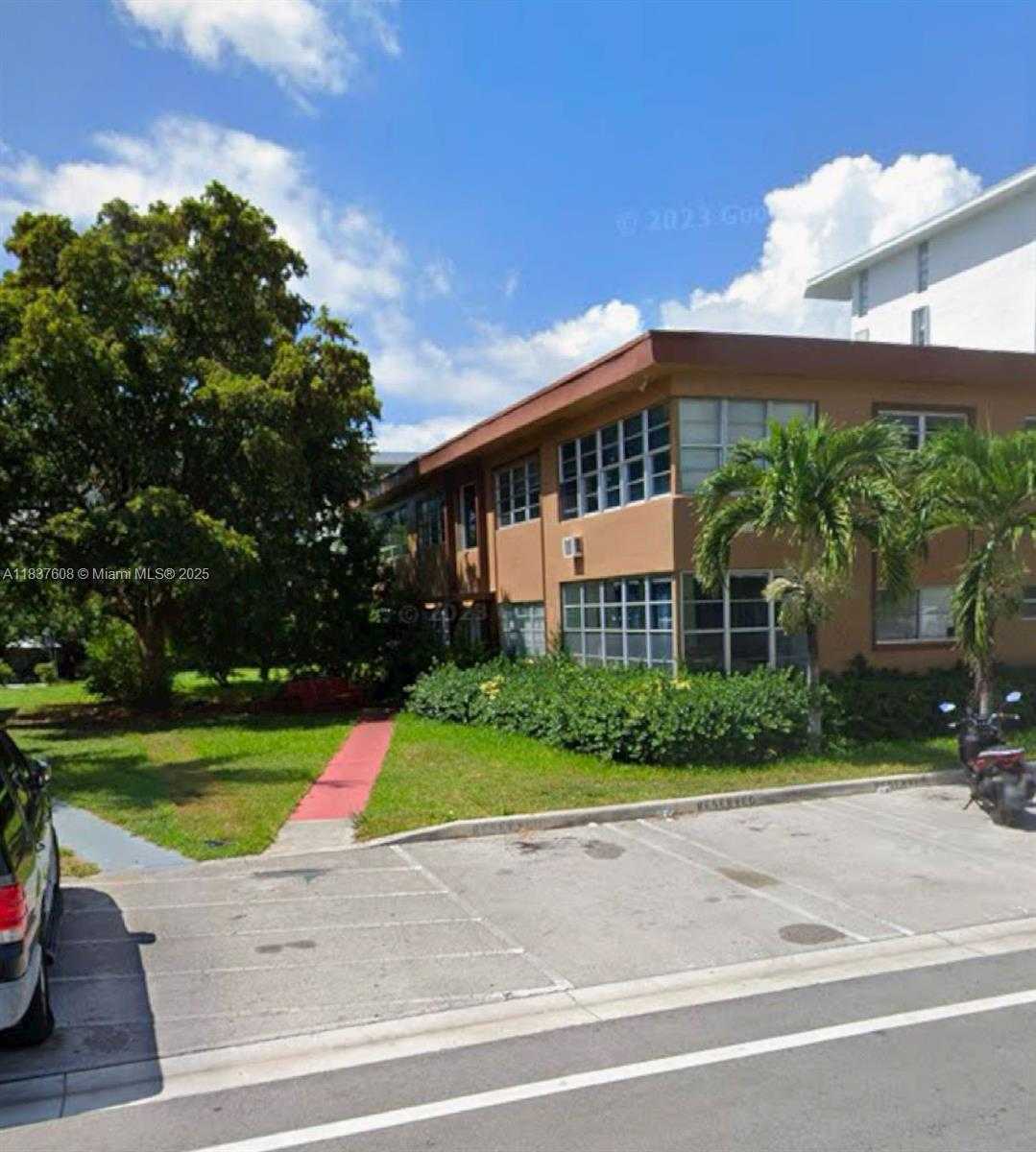 Small Image of 1040 94 STREET #4, Bay Harbor Islands Number 2