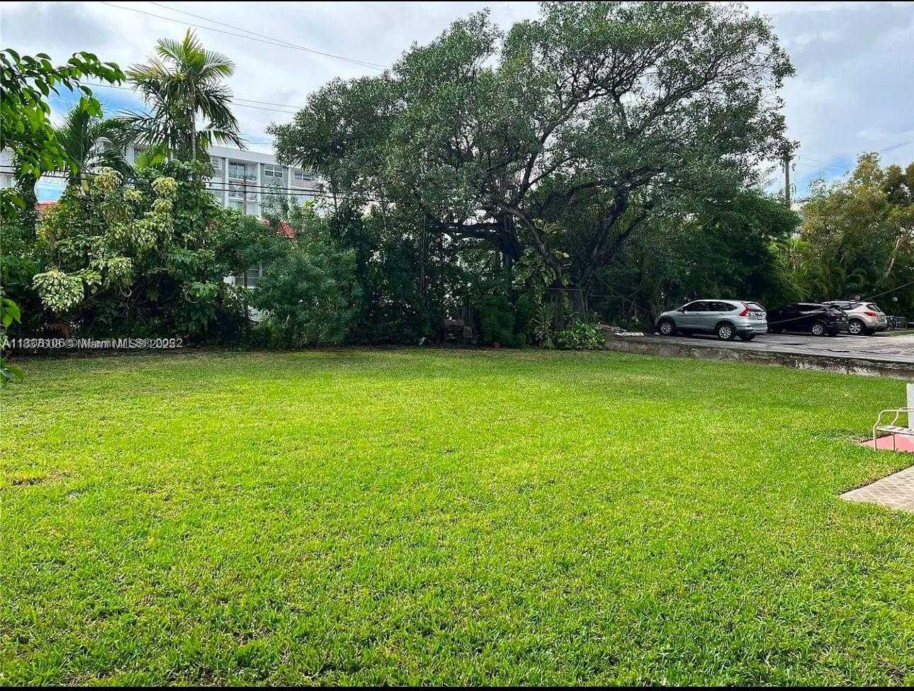 Small Image of 1040 94 STREET #4, Bay Harbor Islands Number 3