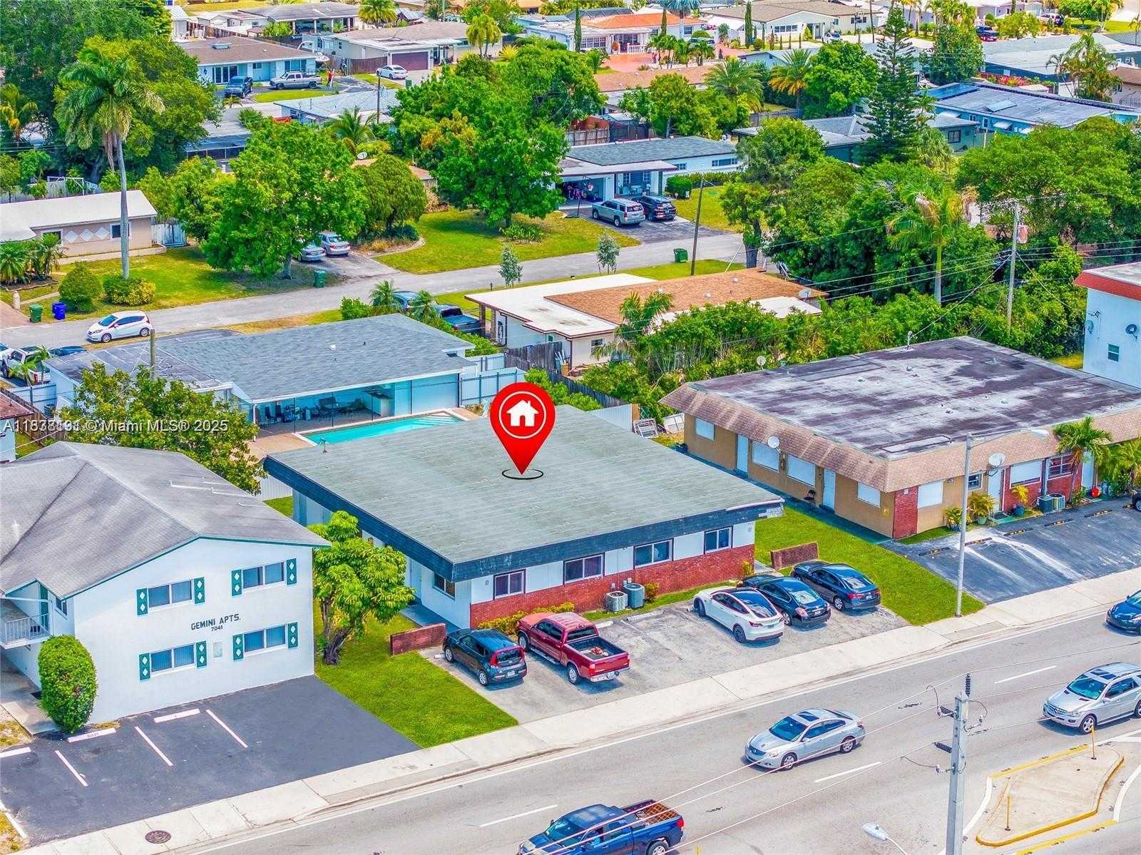 Small Image of 7031 PEMBROKE RD #4, Pembroke Pines Number 4