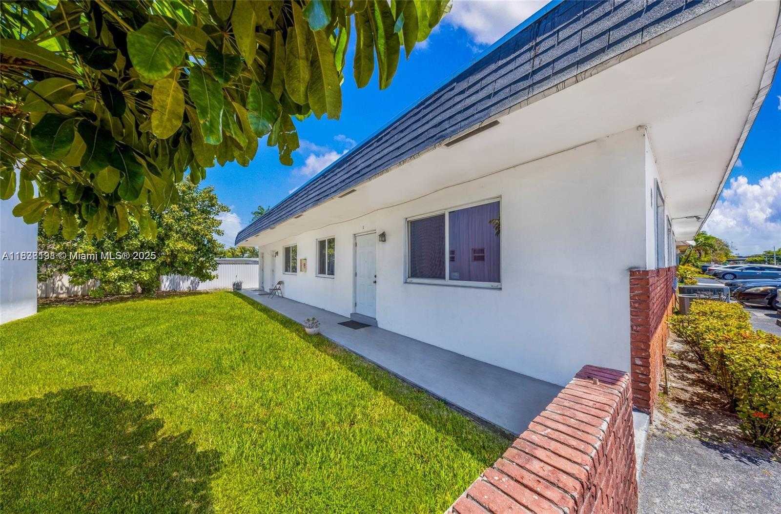 Small Image of 7031 PEMBROKE RD #4, Pembroke Pines Number 5