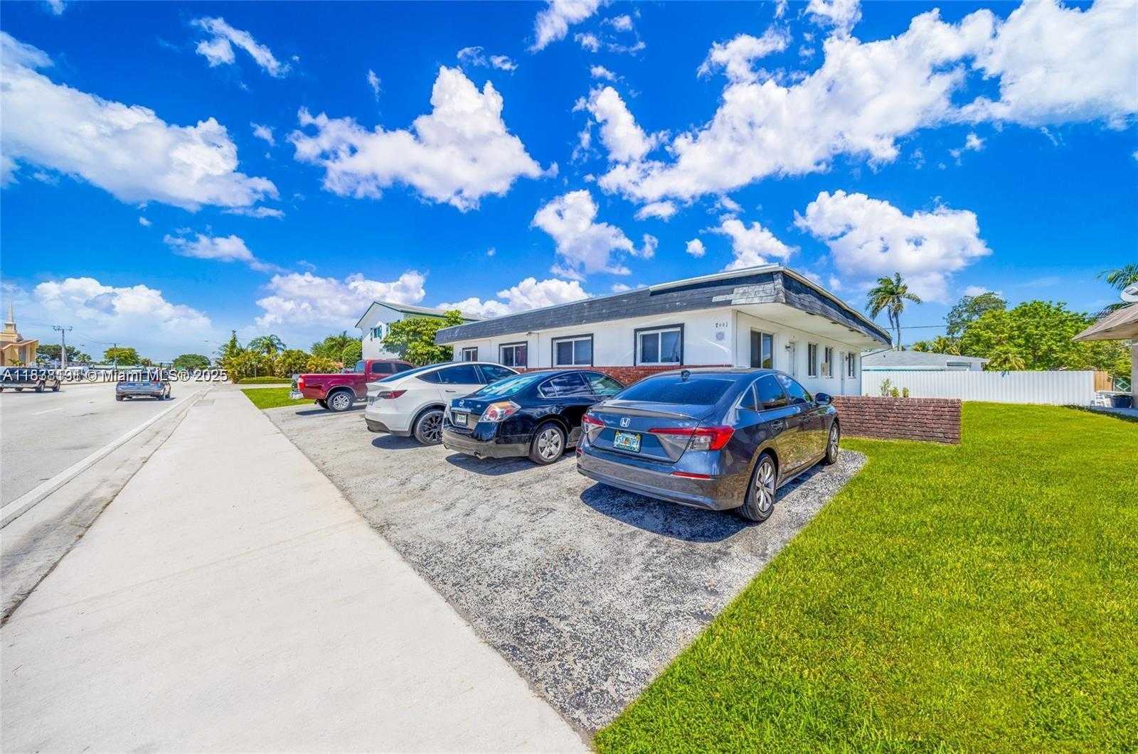 Small Image of 7031 PEMBROKE RD #4, Pembroke Pines Number 7
