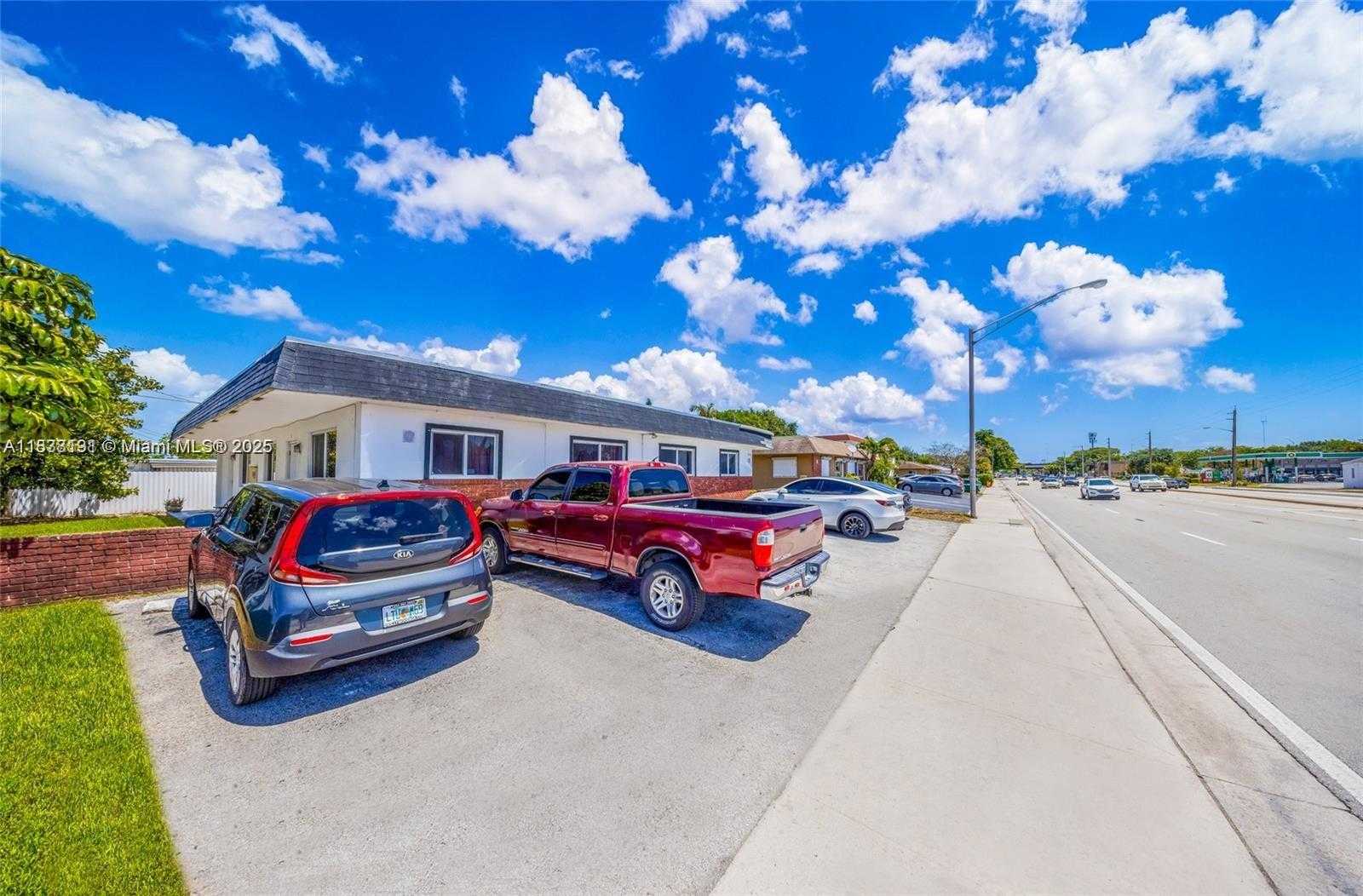 Small Image of 7031 PEMBROKE RD #4, Pembroke Pines Number 8