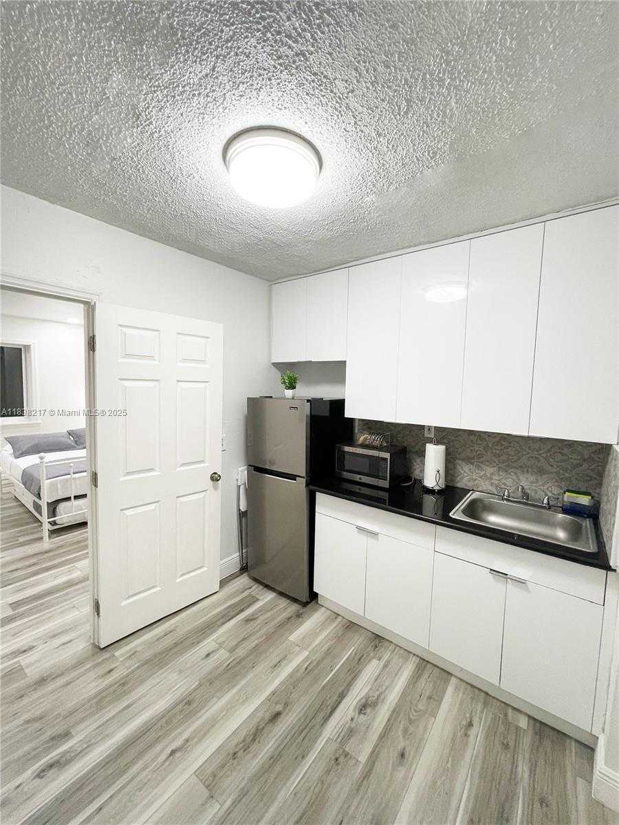 Small Image of 2035 NORTH WEST 34TH ST #4, Miami Number 12