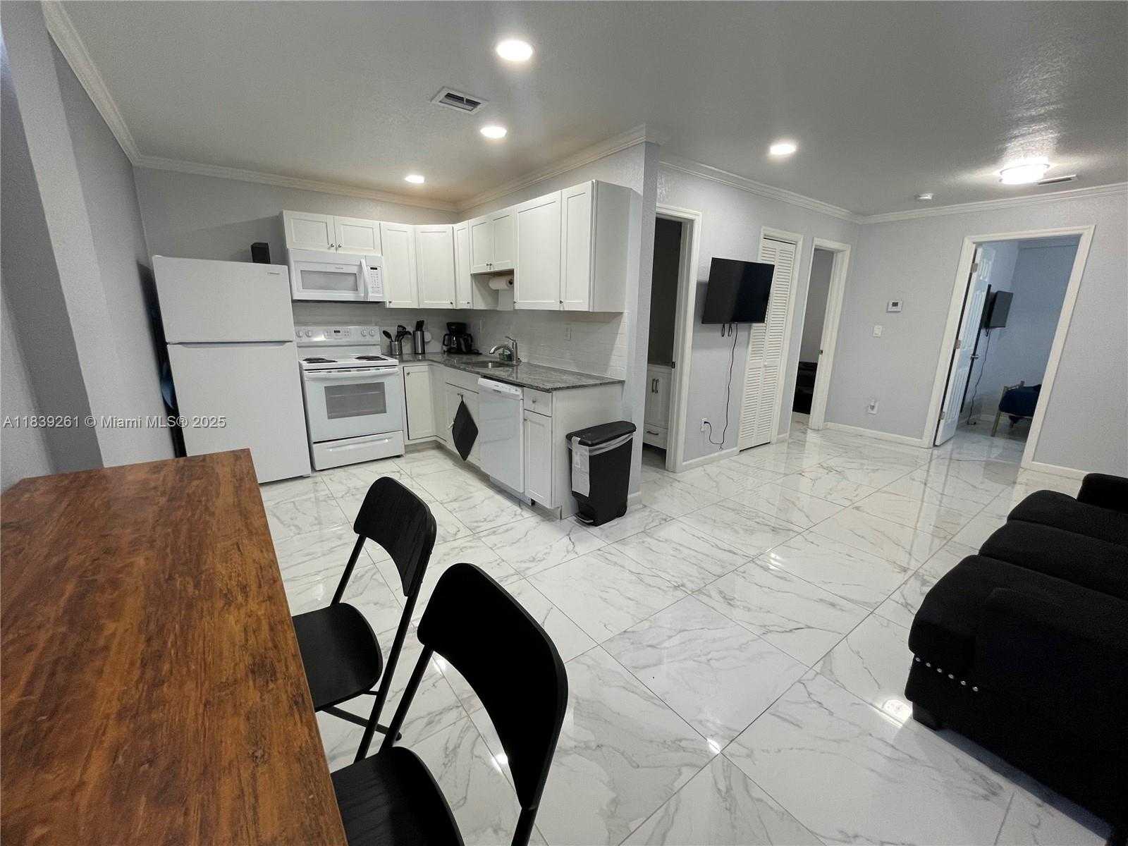 Small Image of 2240 SIMMS ST #4, Hollywood Number 2