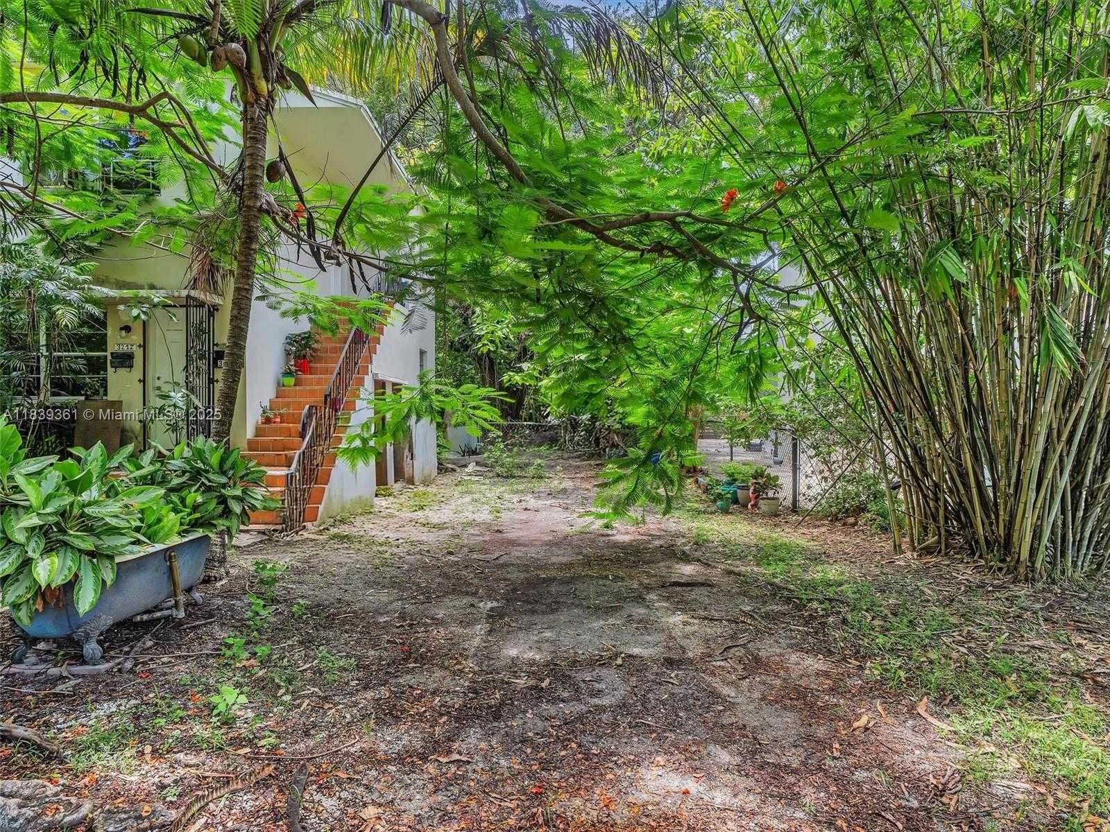 Small Image of 3210 EAST ELIZABETH ST, Miami Number 26