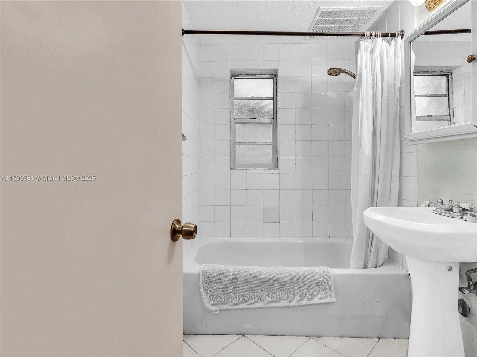Small Image of 3210 EAST ELIZABETH ST, Miami Number 45