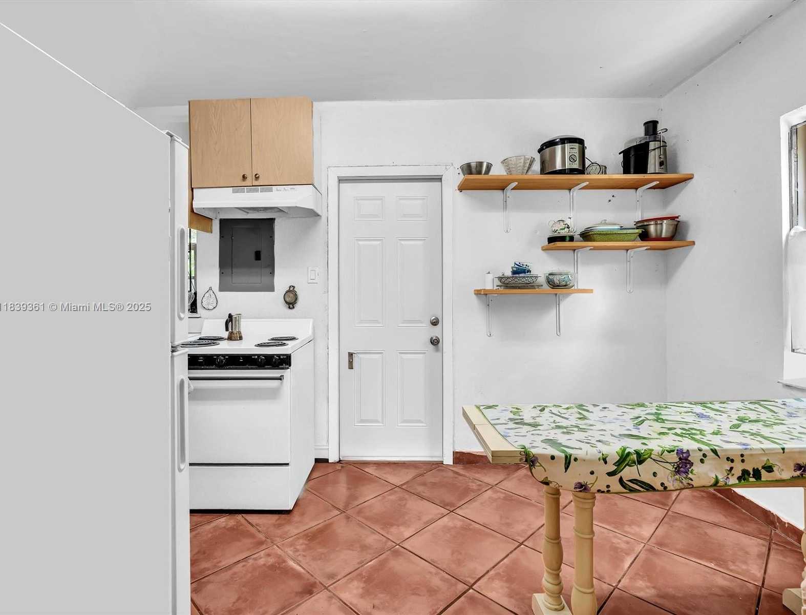 Small Image of 3210 EAST ELIZABETH ST, Miami Number 47