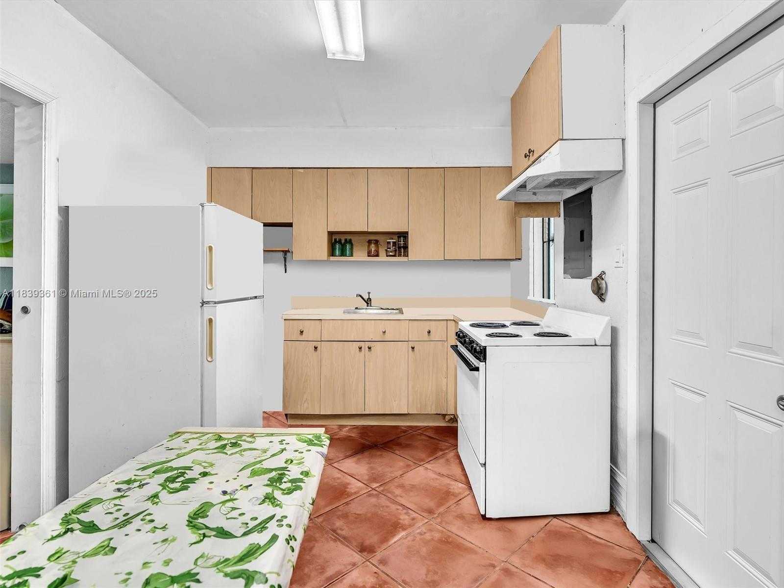 Small Image of 3210 EAST ELIZABETH ST, Miami Number 49