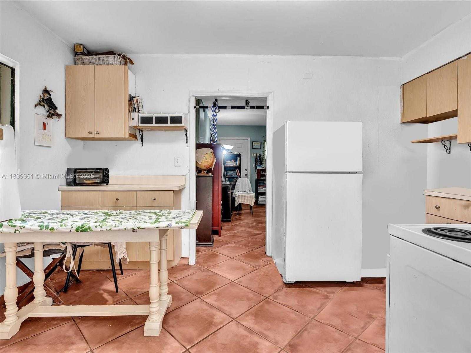 Small Image of 3210 EAST ELIZABETH ST, Miami Number 53
