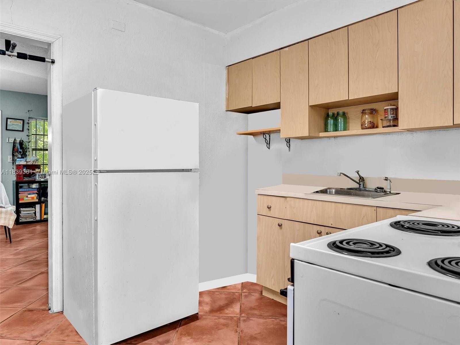 Small Image of 3210 EAST ELIZABETH ST, Miami Number 54