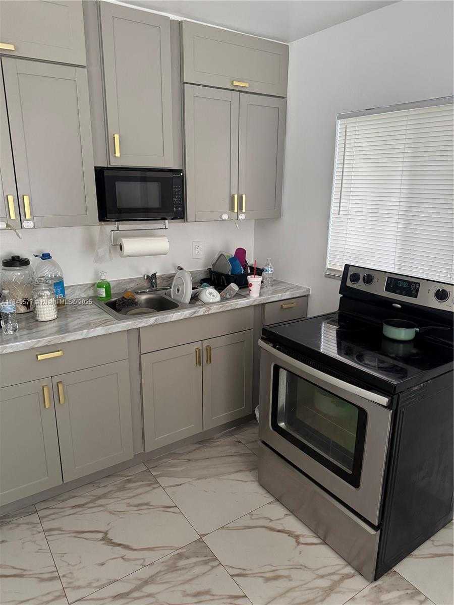 Small Image of 3932 SOUTH WEST 12TH PL, Fort Lauderdale Number 11