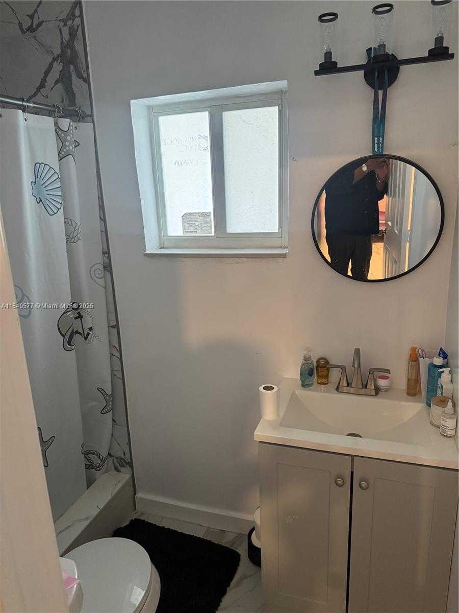 Small Image of 3932 SOUTH WEST 12TH PL, Fort Lauderdale Number 14