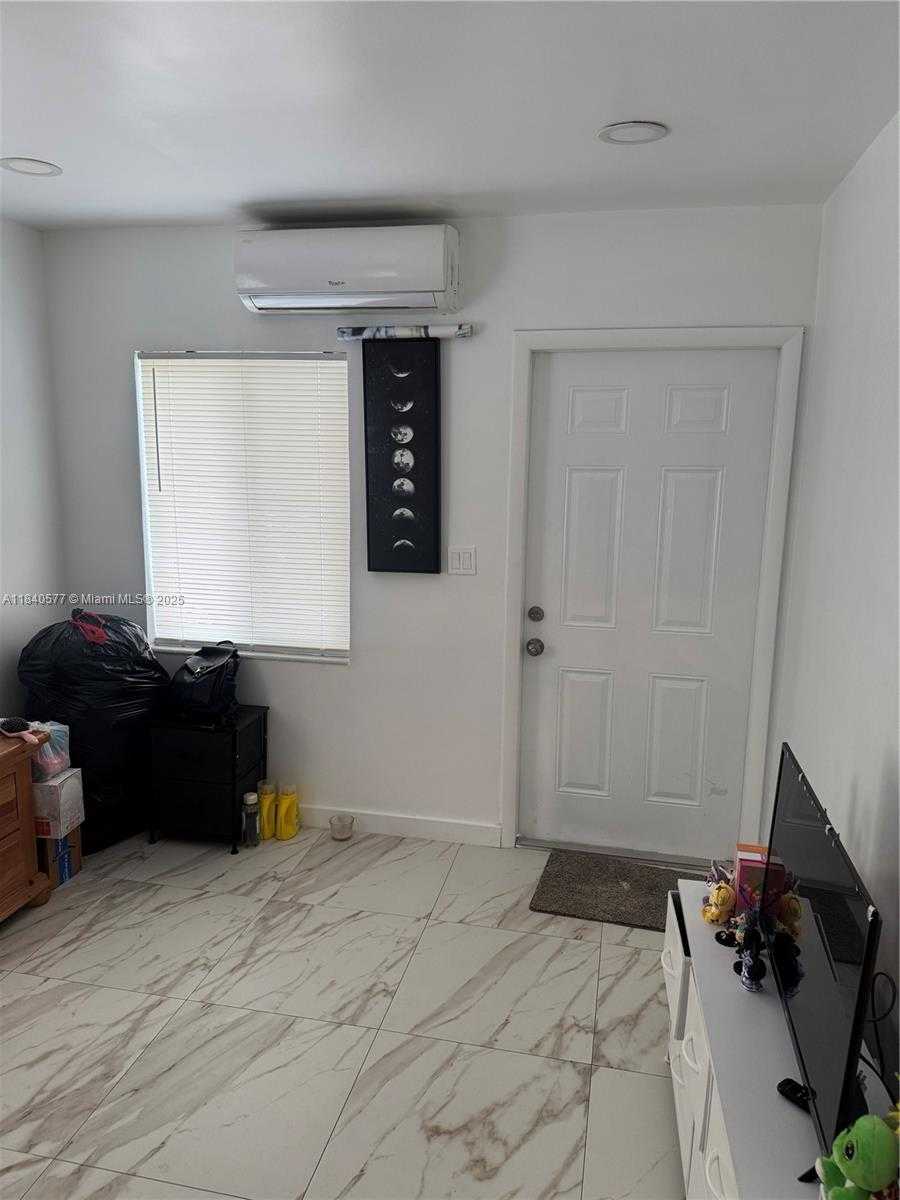 Small Image of 3932 SOUTH WEST 12TH PL, Fort Lauderdale Number 15