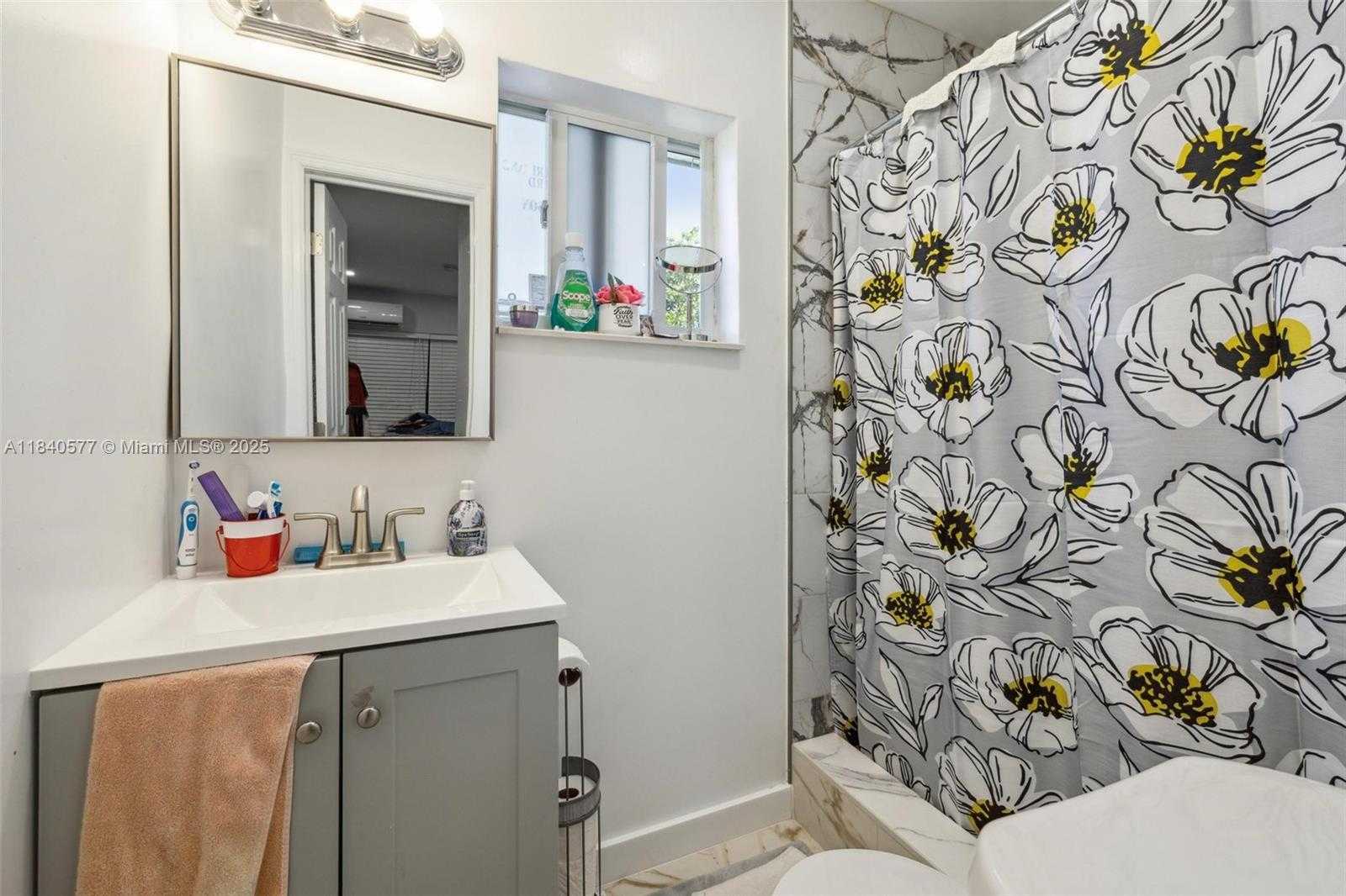 Small Image of 3932 SOUTH WEST 12TH PL, Fort Lauderdale Number 16