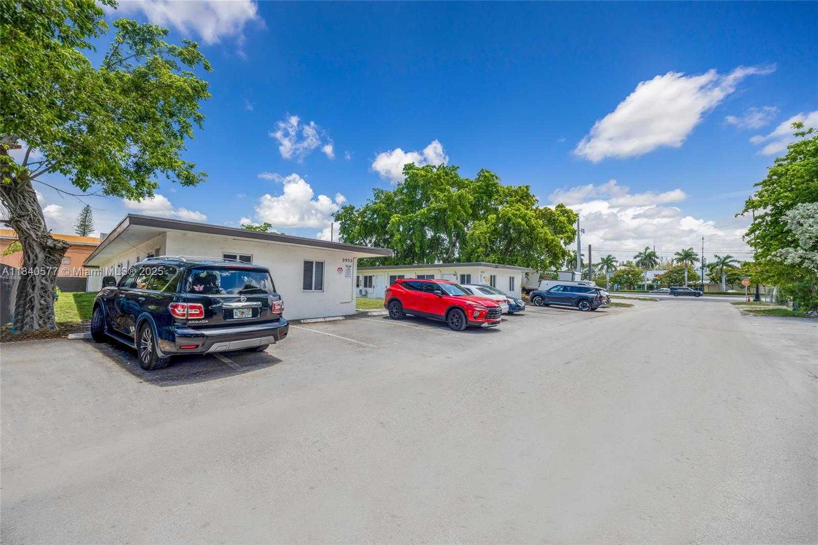 Small Image of 3932 SOUTH WEST 12TH PL, Fort Lauderdale Number 5