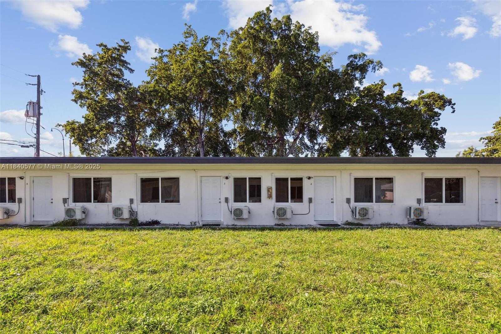 Small Image of 3932 SOUTH WEST 12TH PL, Fort Lauderdale Number 6