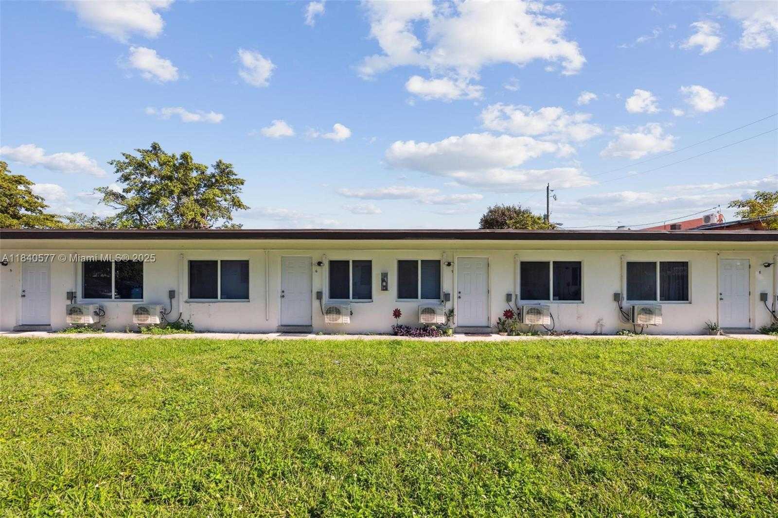 Small Image of 3932 SOUTH WEST 12TH PL, Fort Lauderdale Number 7