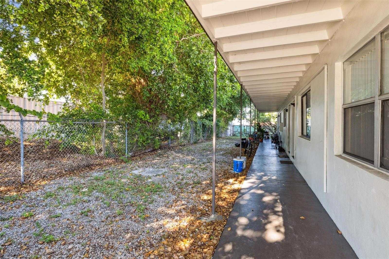 Small Image of 3932 SOUTH WEST 12TH PL, Fort Lauderdale Number 8