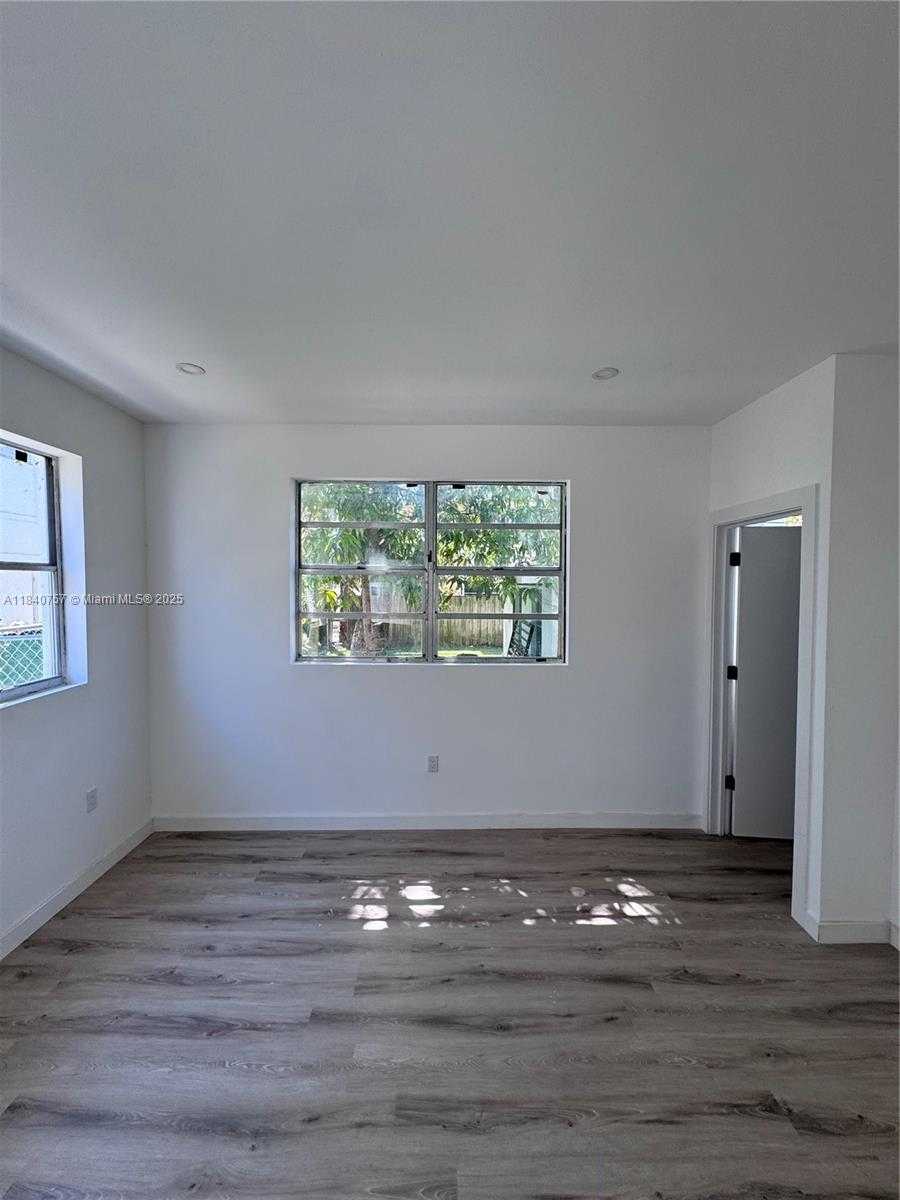 Small Image of 950 79TH TER #4, Miami Beach Number 3