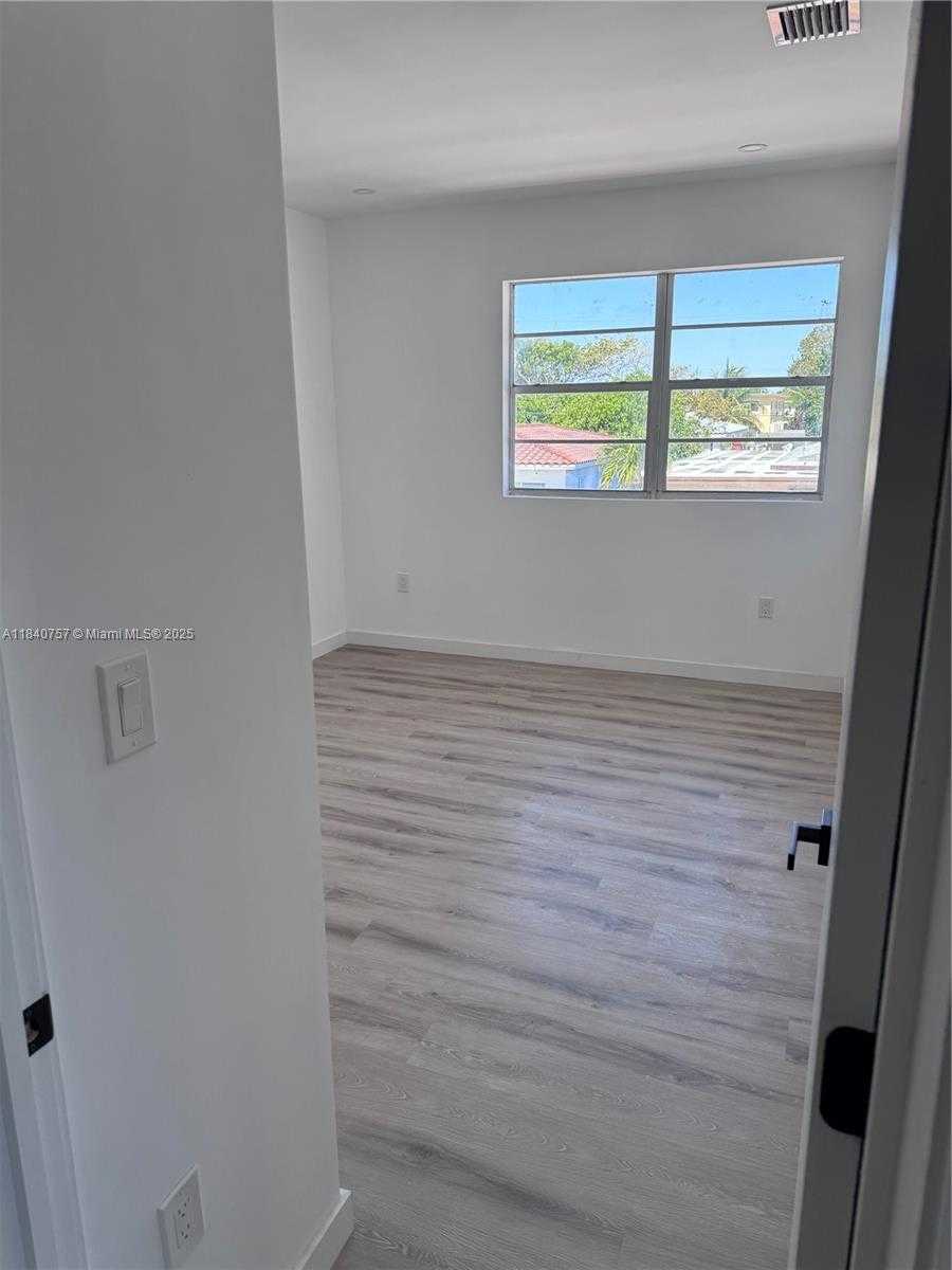 Small Image of 950 79TH TER #4, Miami Beach Number 4