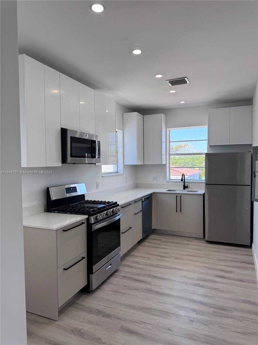 Small Image of 950 79TH TER #4, Miami Beach Number 7