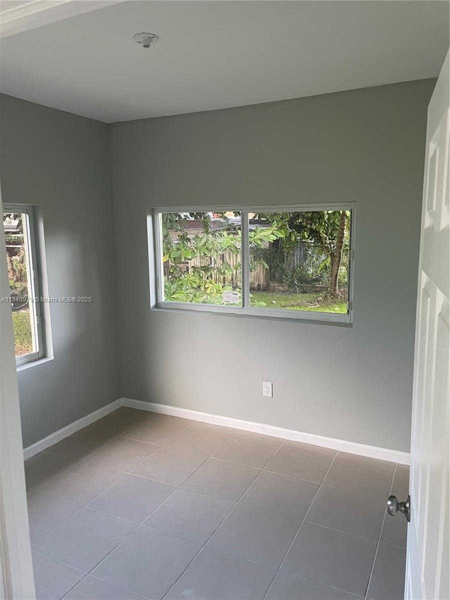 Small Image of 8321 NORTH EAST MIAMI CT, Miami Number 12
