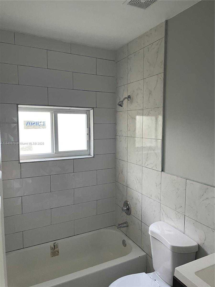 Small Image of 8321 NORTH EAST MIAMI CT, Miami Number 13
