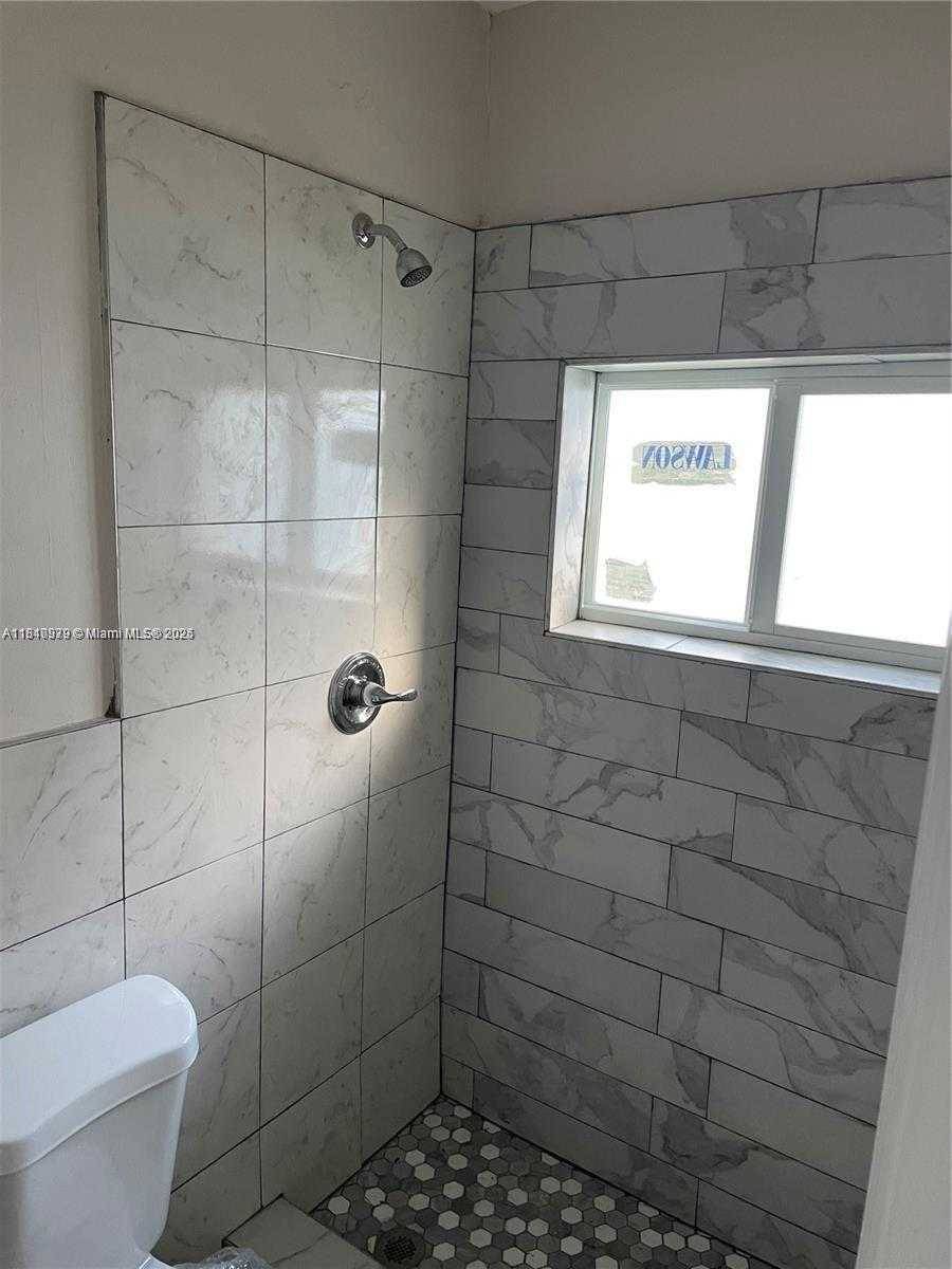 Small Image of 8321 NORTH EAST MIAMI CT, Miami Number 2