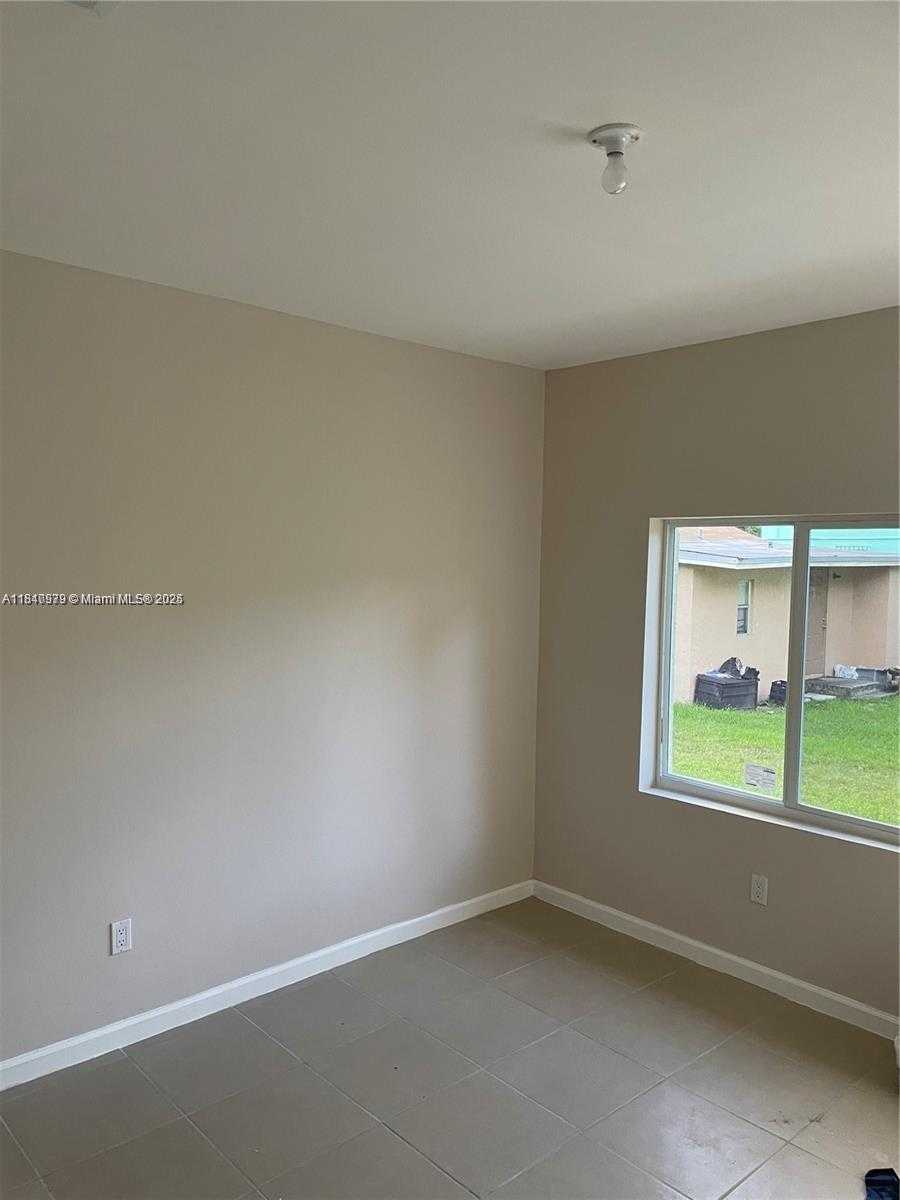 Small Image of 8321 NORTH EAST MIAMI CT, Miami Number 5