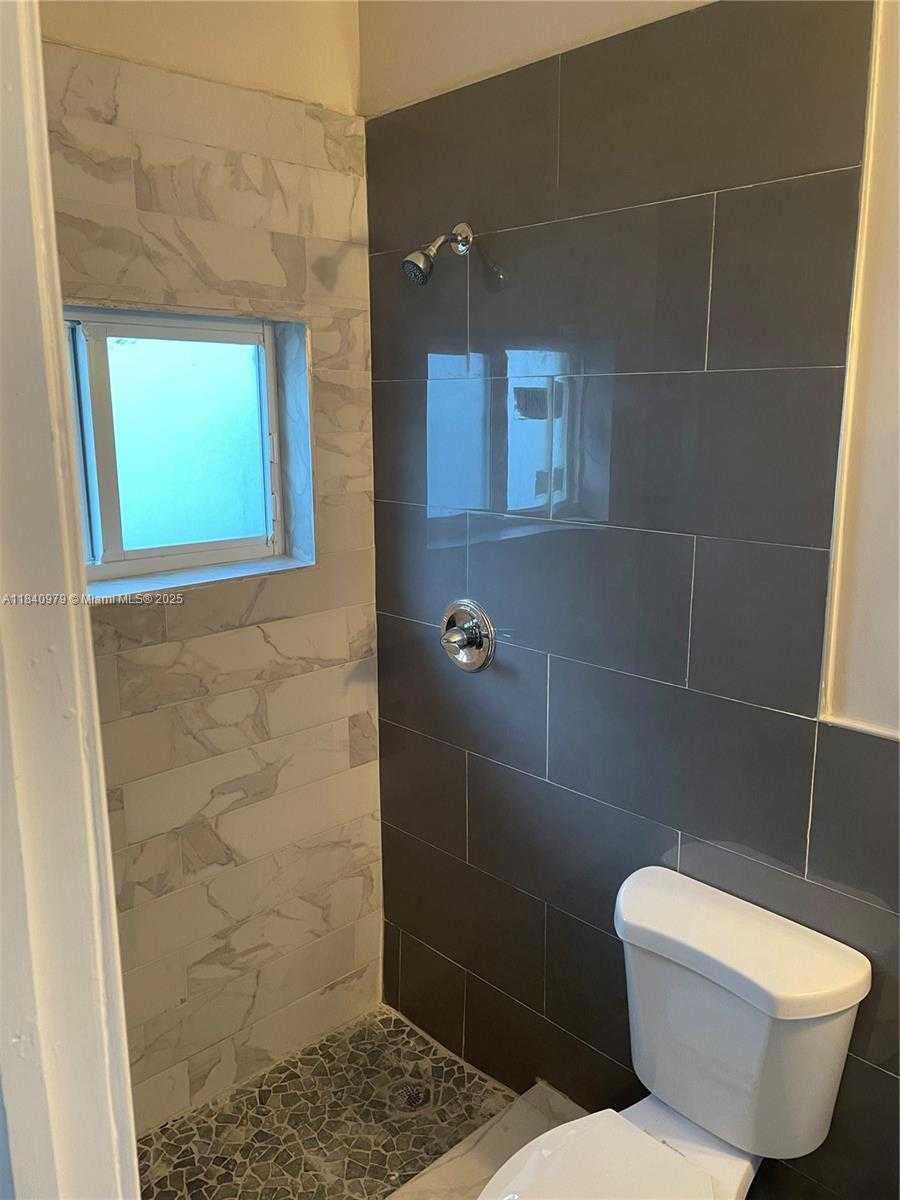 Small Image of 8321 NORTH EAST MIAMI CT, Miami Number 9