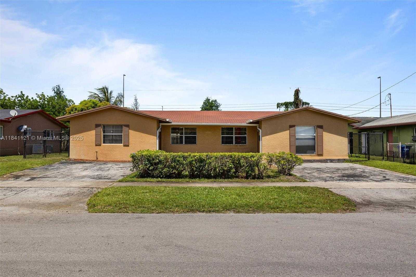 Small Image of 1630 NORTH WEST 52ND AVE, Lauderhill Number 2