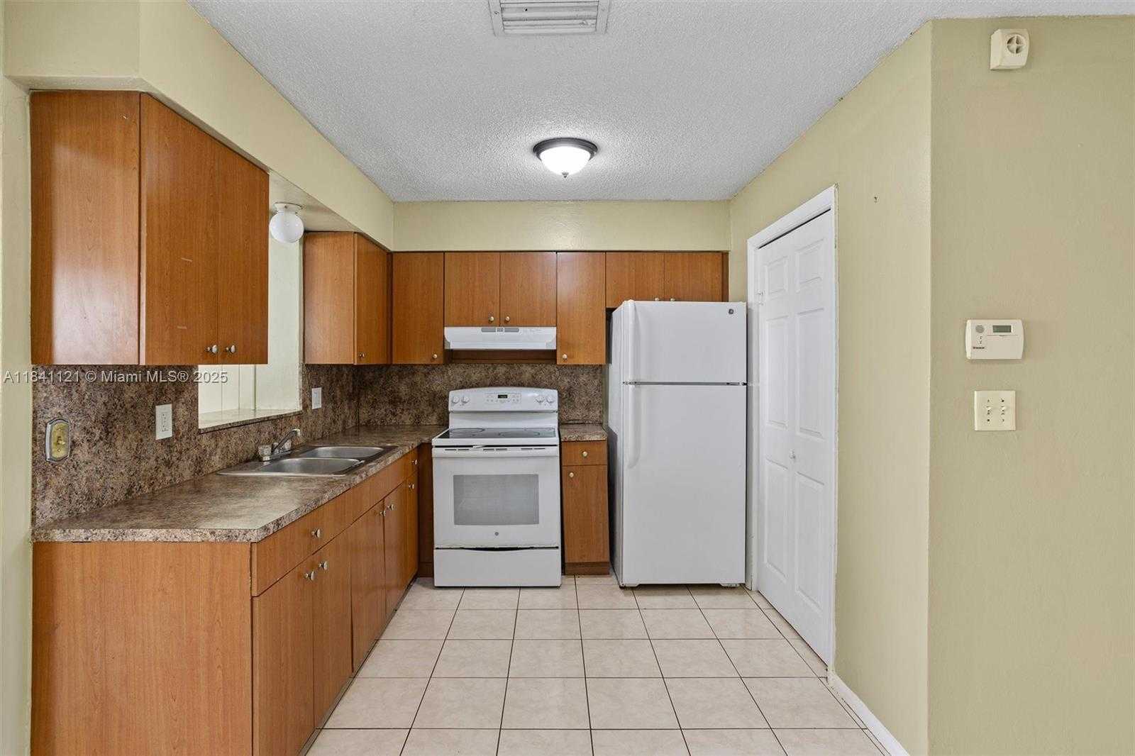 Small Image of 1630 NORTH WEST 52ND AVE, Lauderhill Number 5