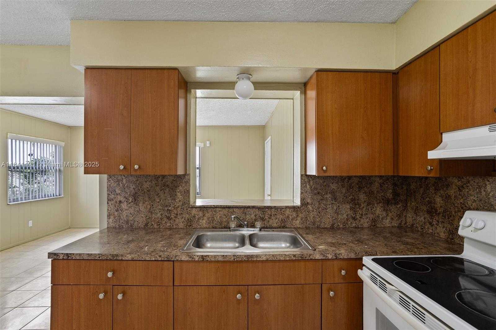 Small Image of 1630 NORTH WEST 52ND AVE, Lauderhill Number 6