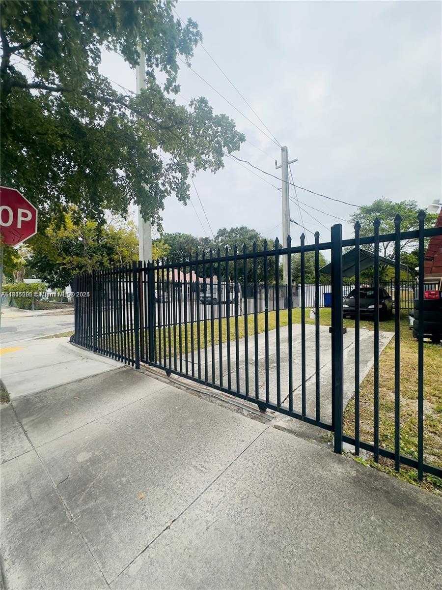 Small Image of 5743 NORTH WEST 3RD AVE, Miami Number 3