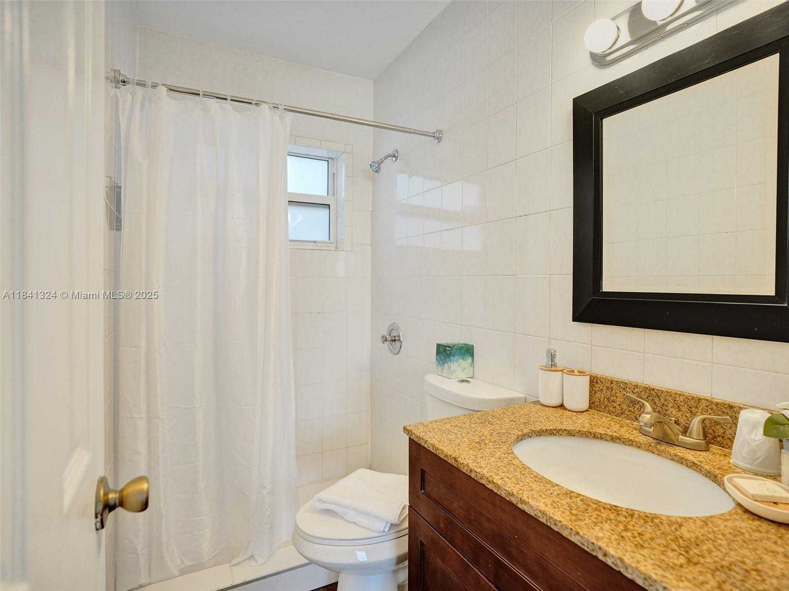 Small Image of 3204 NORTH EAST 9TH ST, Pompano Beach Number 14