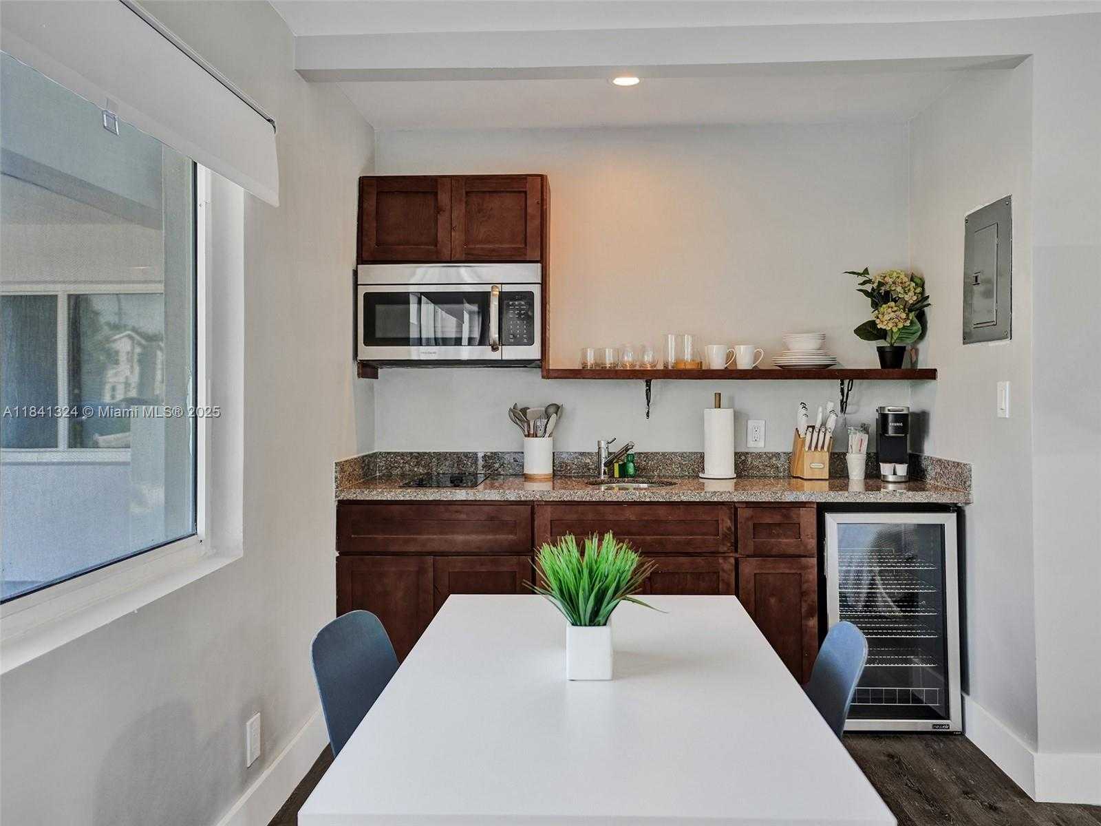 Small Image of 3204 NORTH EAST 9TH ST, Pompano Beach Number 4